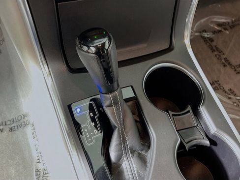 Used 2016 Toyota Camry LE image 24