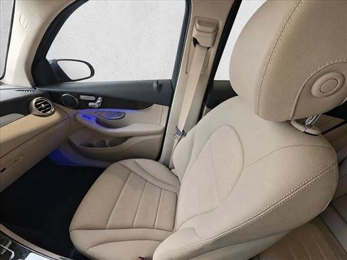 Used 2022 Mercedes-Benz GLC 300 image 17