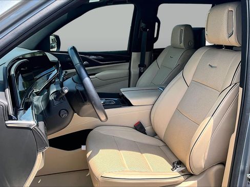 Used 2024 Cadillac Escalade Premium Luxury AWD/4WD image 8