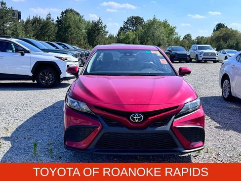 Used 2022 Toyota Camry SE FWD image 2