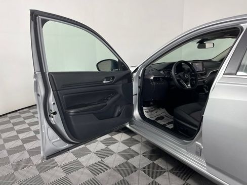Used 2024 Nissan Altima 2.5 SV FWD image 18