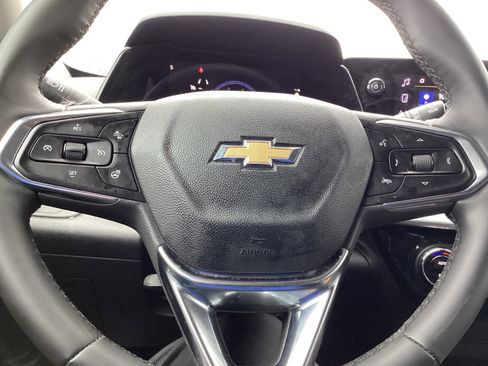 Used 2025 Chevrolet Trax LT w/ LT Convenience Package image 10