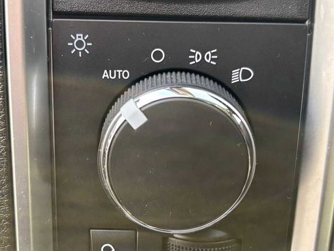 Certified 2020 RAM 1500 Classic SLT w/ Luxury Group image 19