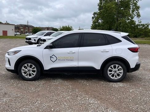 Used 2025 Ford Escape Active AWD/4WD image 2
