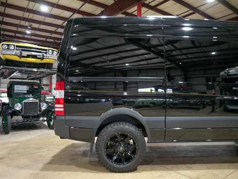 Used 2016 Freightliner Sprinter 2500 image 9