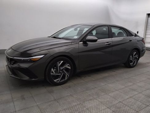 Used 2024 Hyundai Elantra SEL w/ Convenience Package FWD image 2