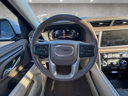 Used 2022 GMC Yukon XL Denali w/ Advanced Technology Package image 23