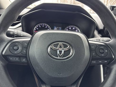 Used 2021 Toyota RAV4 XLE w/ Convenience Package image 25