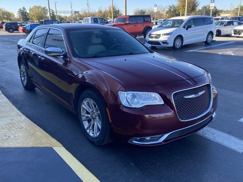 Used 2016 Chrysler 300 C image 2