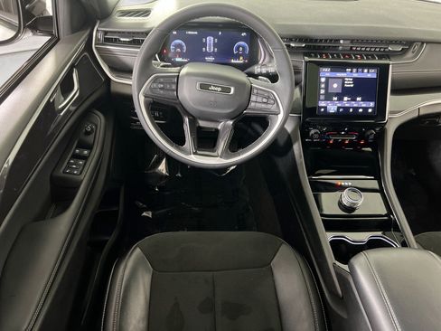 Used 2023 Jeep Grand Cherokee Altitude AWD/4WD image 22