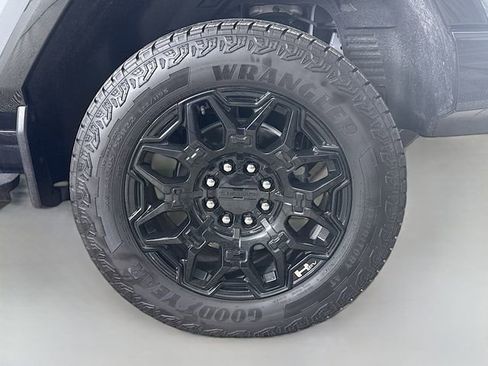 Used 2024 GMC Hummer EV 2X w/ LPO, Illumination Package image 36