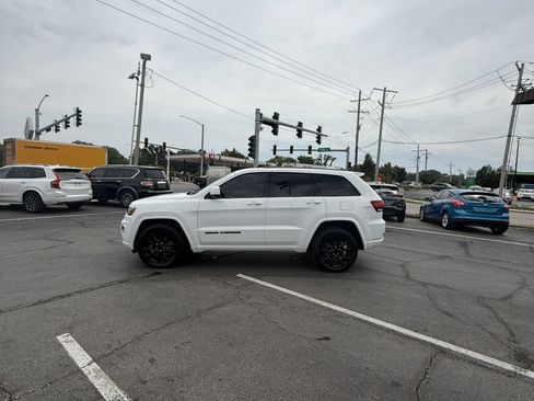 Used 2020 Jeep Grand Cherokee Altitude AWD/4WD image 8