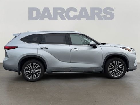 Used 2023 Toyota Highlander Platinum AWD/4WD image 8
