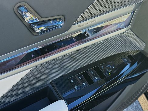 New 2026 BMW 750e xDrive image 23