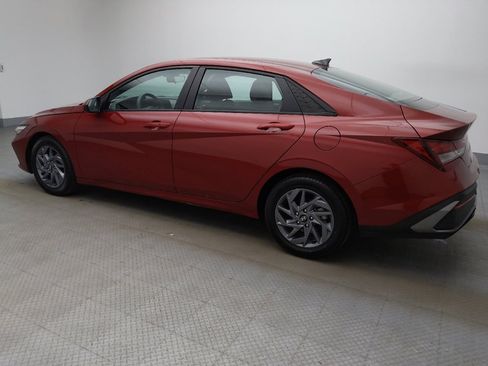 Used 2024 Hyundai Elantra SEL FWD image 3
