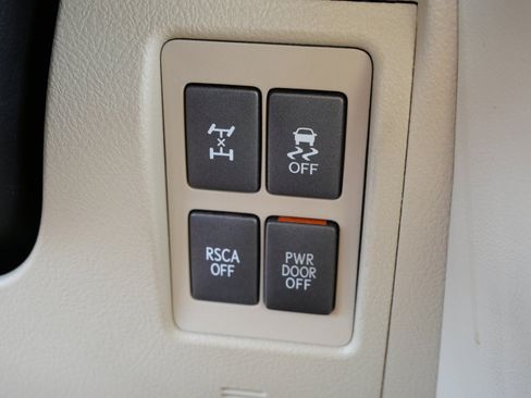 Used 2008 Lexus LX 570 4WD w/ Technology Pkg image 23