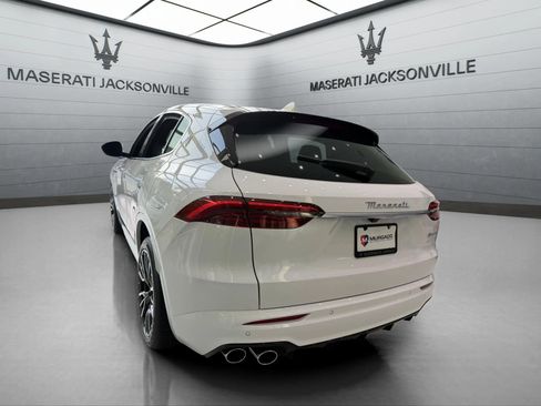 New 2025 Maserati Grecale GT image 3