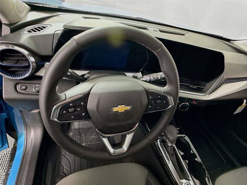 New 2026 Chevrolet Trax LT w/ Driver Confidence Package FWD image 5