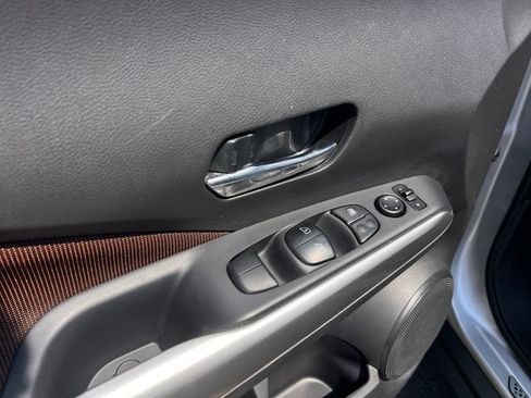 Used 2020 Nissan Kicks SR FWD image 11