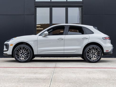 New 2026 Porsche Macan image 2