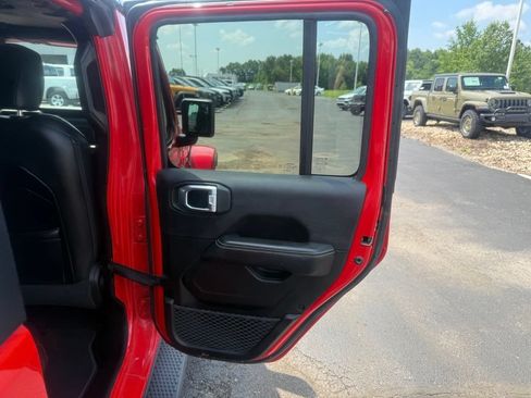 Used 2020 Jeep Wrangler Unlimited Sahara w/ Dual Top Group AWD/4WD image 53