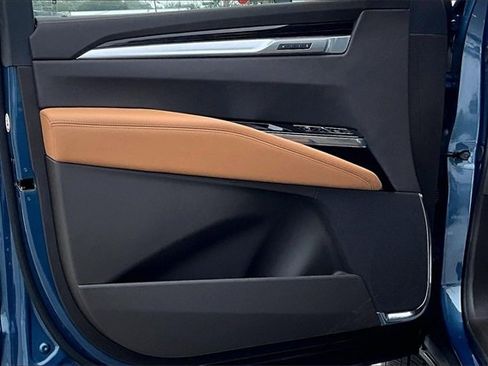 Used 2026 Cadillac Escalade Luxury w/ Touring Package image 17