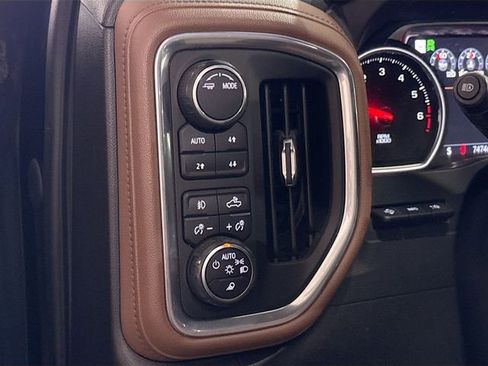 Used 2021 Chevrolet Silverado 1500 High Country w/ Technology Package image 11