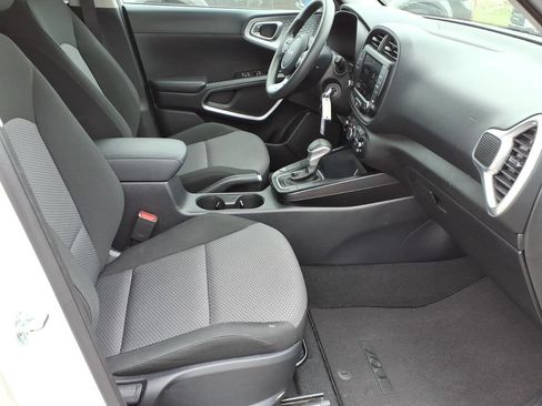 Used 2024 Kia Soul LX w/ Option Group 015 FWD image 12
