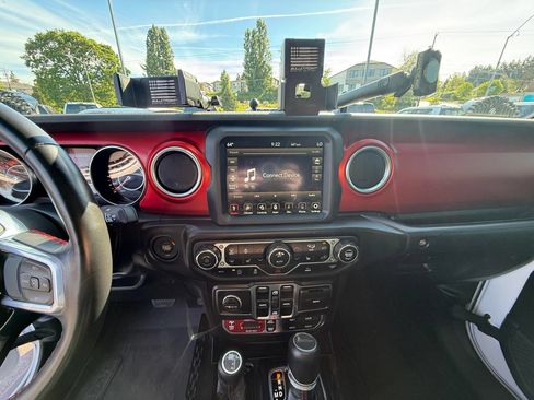 Used 2023 Jeep Gladiator Rubicon w/ Cold Weather Group AWD/4WD image 11