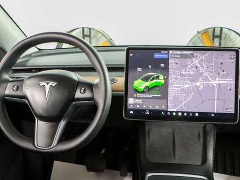 Used 2024 Tesla Model Y Long Range AWD/4WD image 16