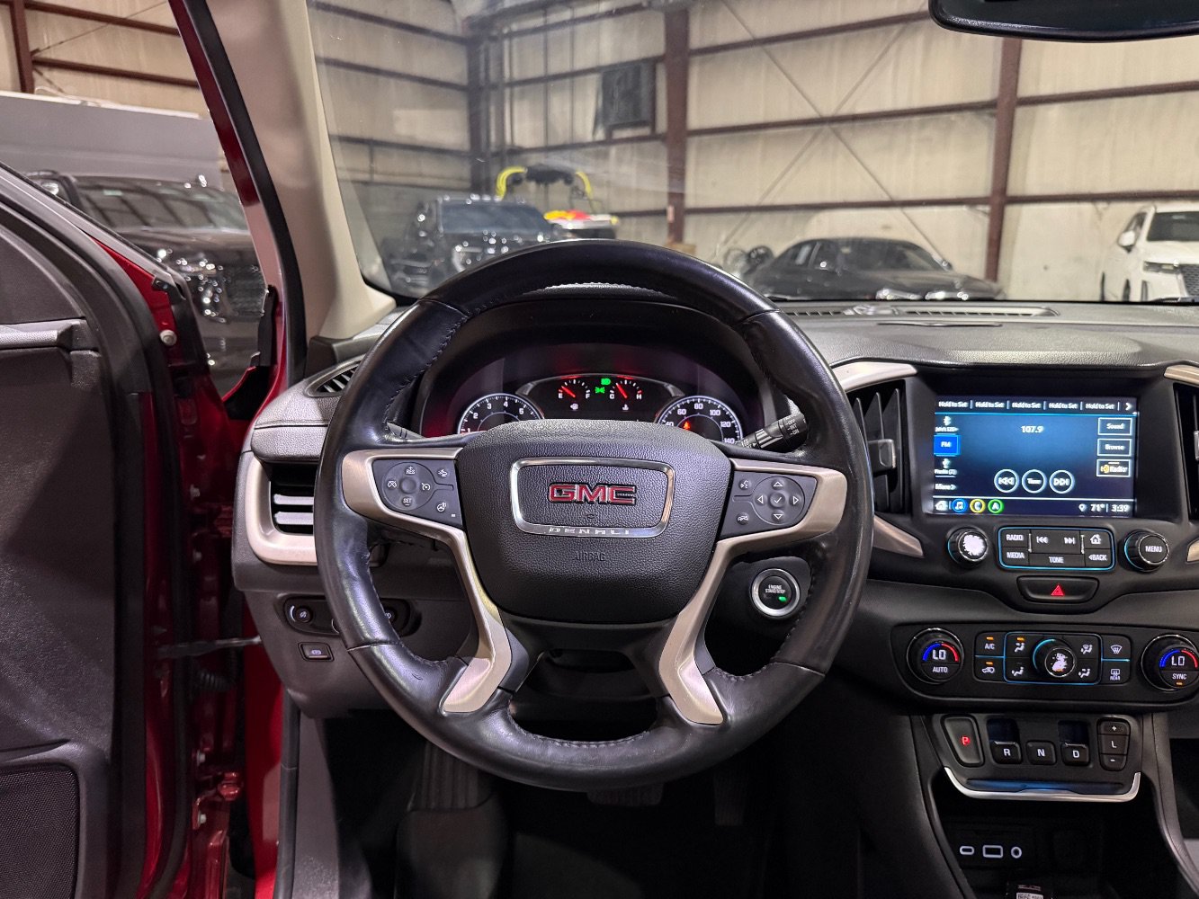 Used 2018 GMC Terrain Denali w/ Comfort Package FWD image 31
