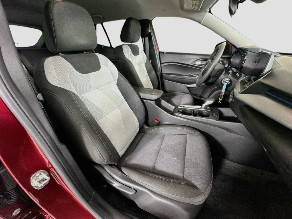 Used 2025 Chevrolet Trax LS w/ LS Convenience Package FWD image 27