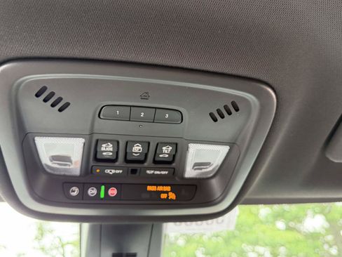 Certified 2023 Chevrolet Traverse Premier AWD/4WD image 31