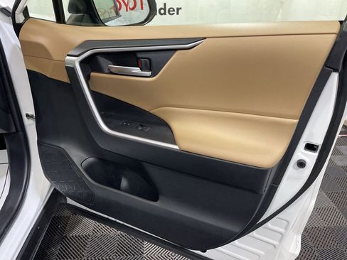Used 2023 Toyota RAV4 XLE w/ Convenience Package image 11