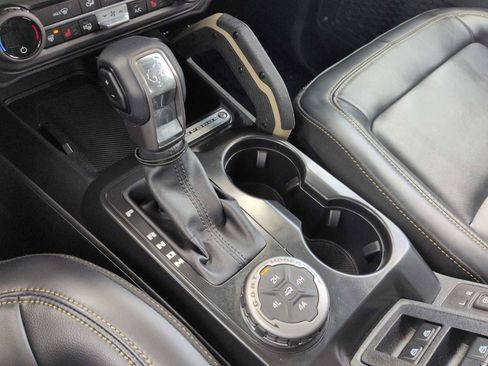 Used 2025 Ford Bronco Badlands AWD/4WD image 32