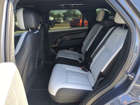 Used 2025 Land Rover Range Rover Sport Dynamic SE image 16