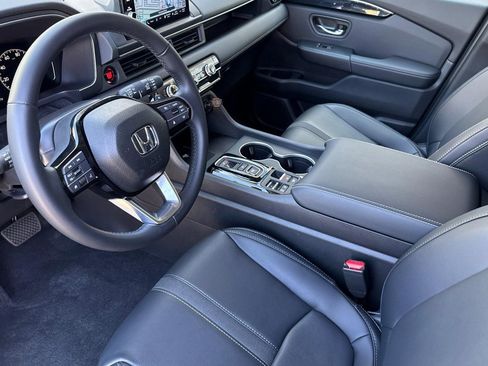 Certified 2025 Honda Pilot Touring image 4
