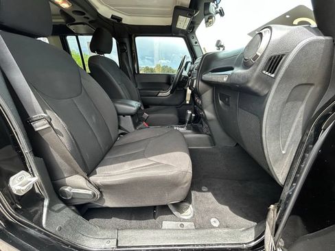 Used 2018 Jeep Wrangler Unlimited Sport S AWD/4WD image 30