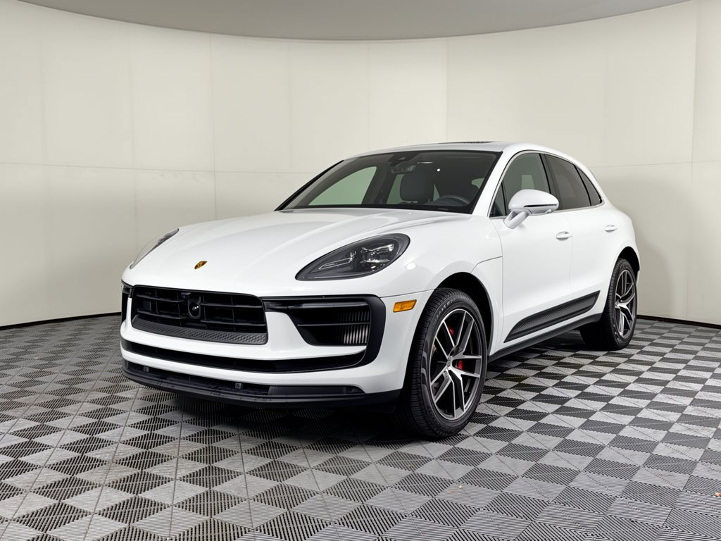 Certified 2022 Porsche Macan S AWD/4WD image 1