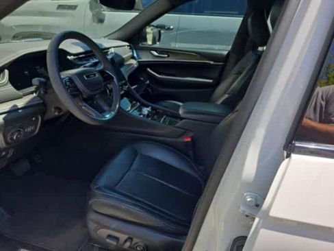 Used 2022 Jeep Grand Cherokee Overland AWD/4WD image 5