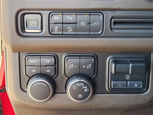 Used 2021 Chevrolet Tahoe Z71 w/ Z71 Signature Package image 21