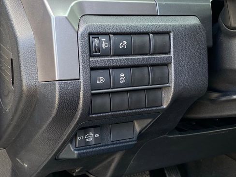 Used 2025 Toyota Tacoma TRD Off-Road AWD/4WD image 12