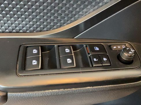 Used 2018 Toyota C-HR XLE FWD image 23