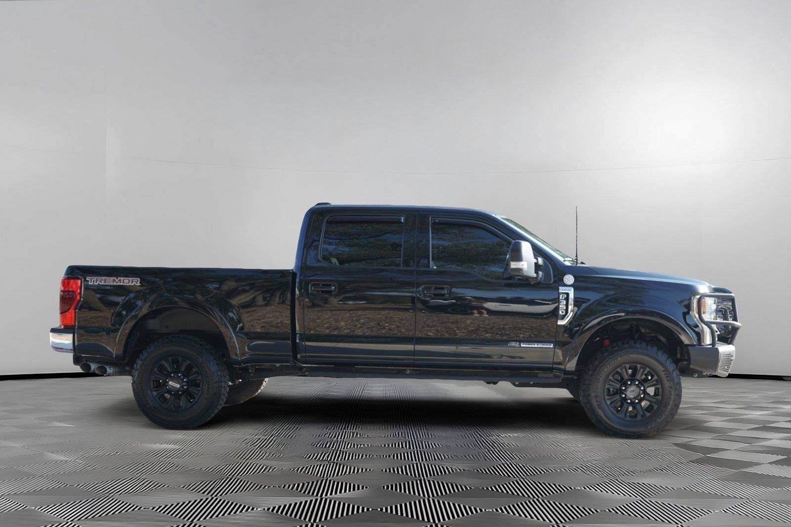 Used 2022 Ford F350 Lariat w/ Tremor Off-Road Package AWD/4WD image 4