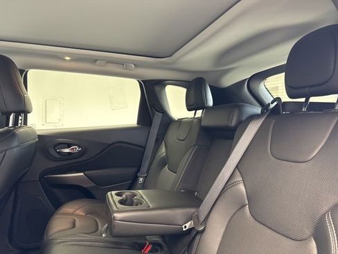 Used 2021 Jeep Cherokee Limited image 11