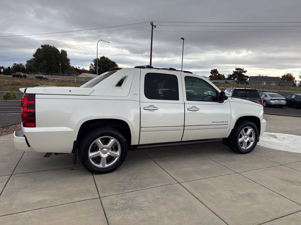 Used 2012 Chevrolet Avalanche LTZ AWD/4WD image 5