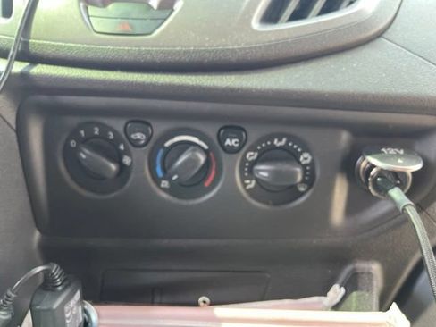 Used 2015 Ford Transit 150 XLT RWD image 19