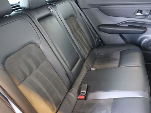 Used 2023 Nissan Ariya AWD image 32