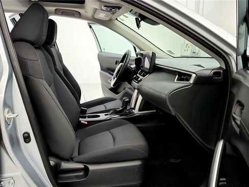 Certified 2023 Toyota Corolla Cross LE w/ Moonroof Package image 17