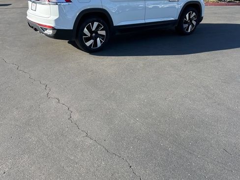 Used 2025 Volkswagen Atlas Cross Sport SE FWD image 6